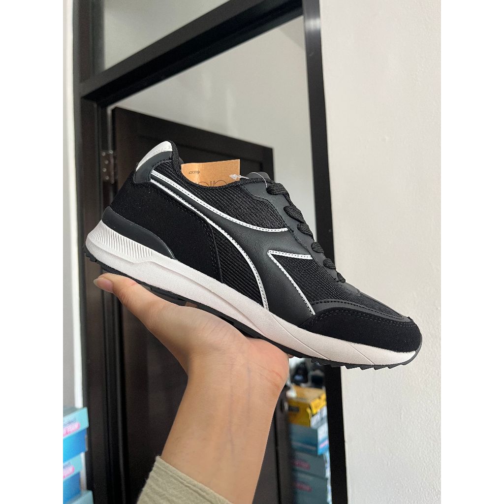 SEPATU PRIA DIADORA NAVIS (A/M) BLACK ORIGINAL DIACA250610B