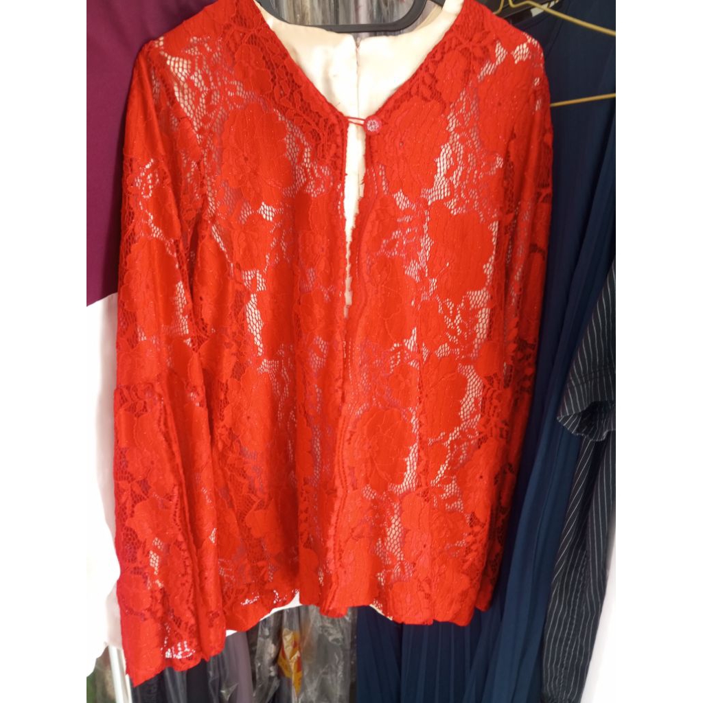 Atasan / Kebaya Brokat Merah – Preloved