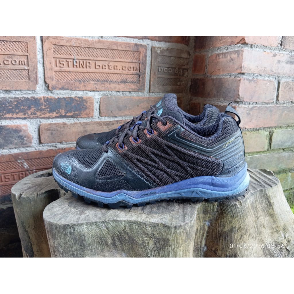 sepatu TNF