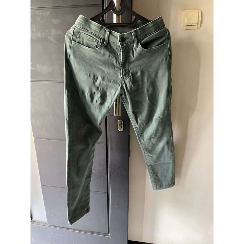 [preloved] UNIQLO Celana Panjang Pria Hijau