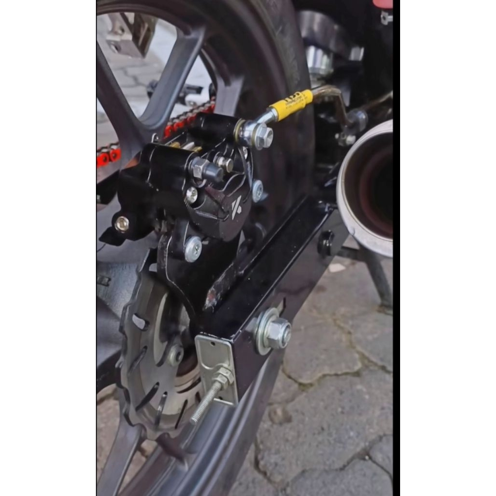 Bracket Kaliper 2p belakang honda sonic 150r(untuk kaliper tipe seperti digambar)ktc,brembo,rcb,tad,