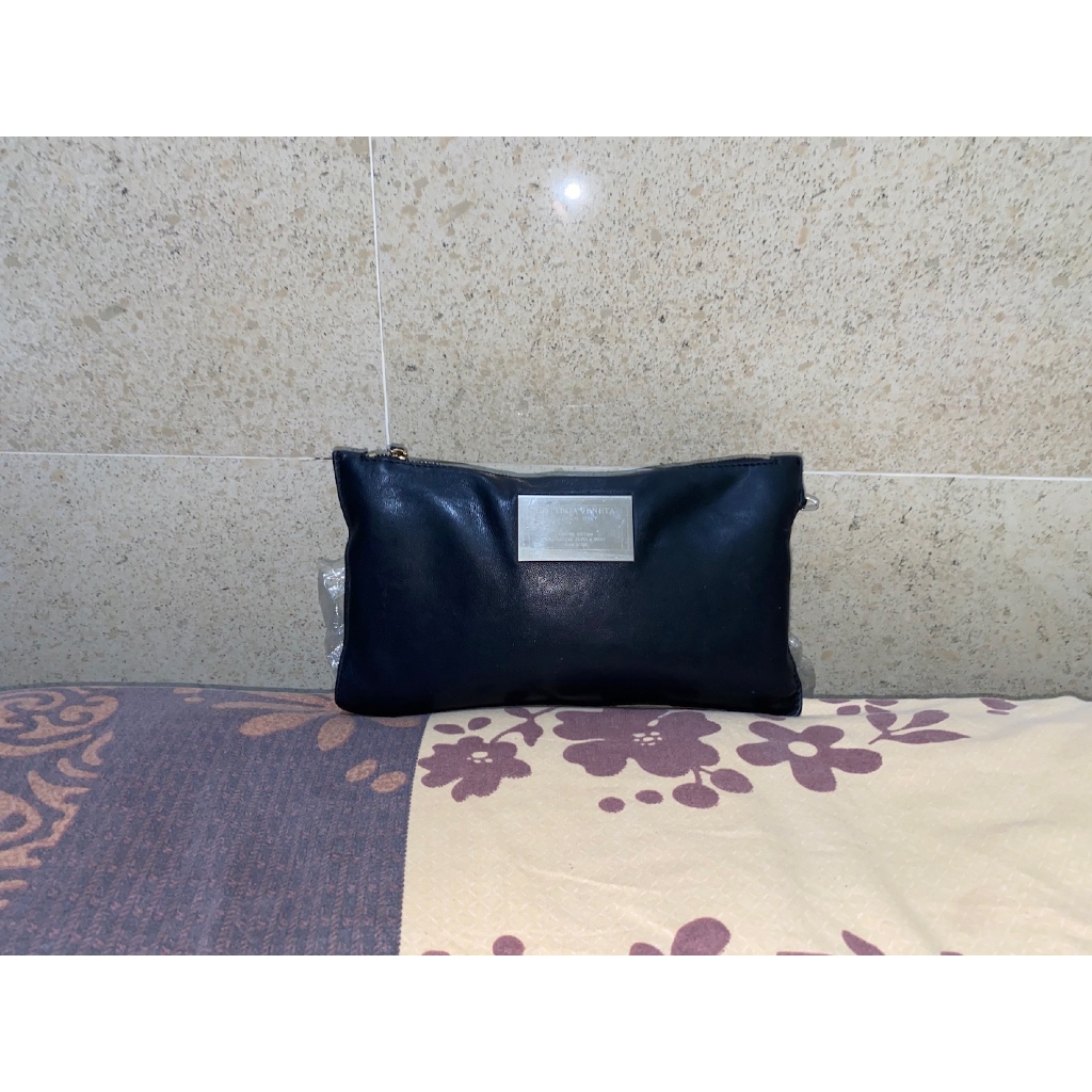tas hand bag clutch pria cowo brand bottega veneta full kulit leather hitam black preloved