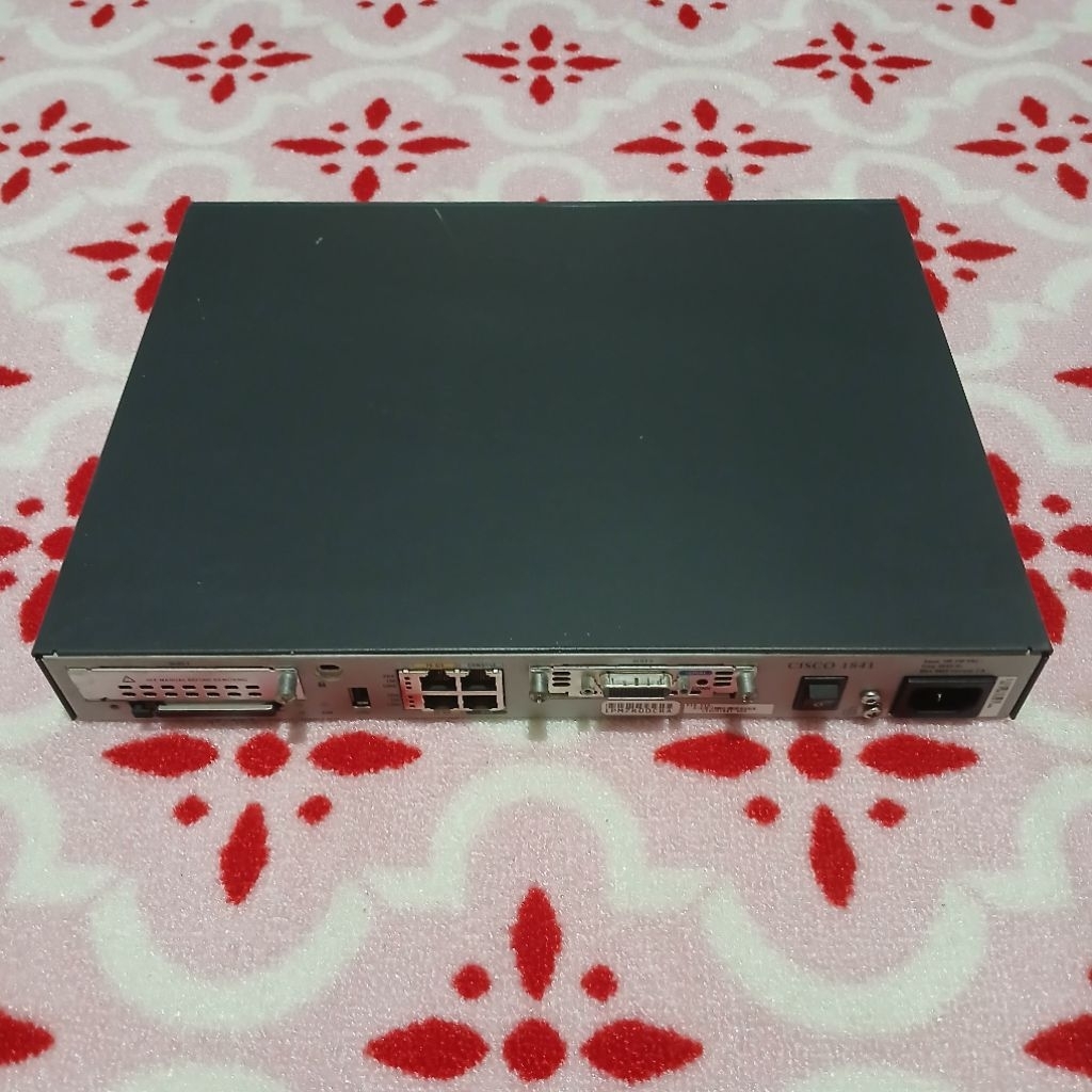 Cisco 1841 Router 1800 Series + WIC-1T