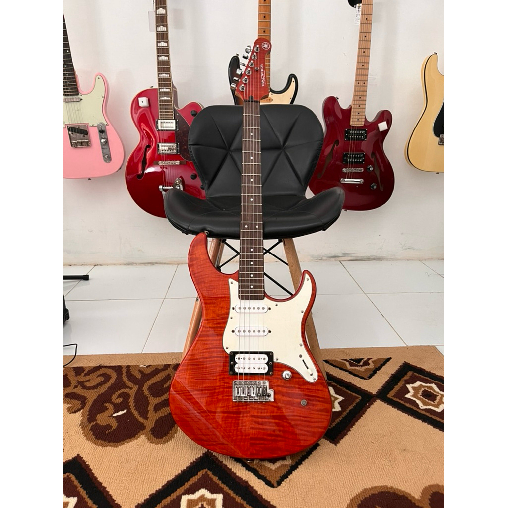 Yamaha Pacifica 212VFM