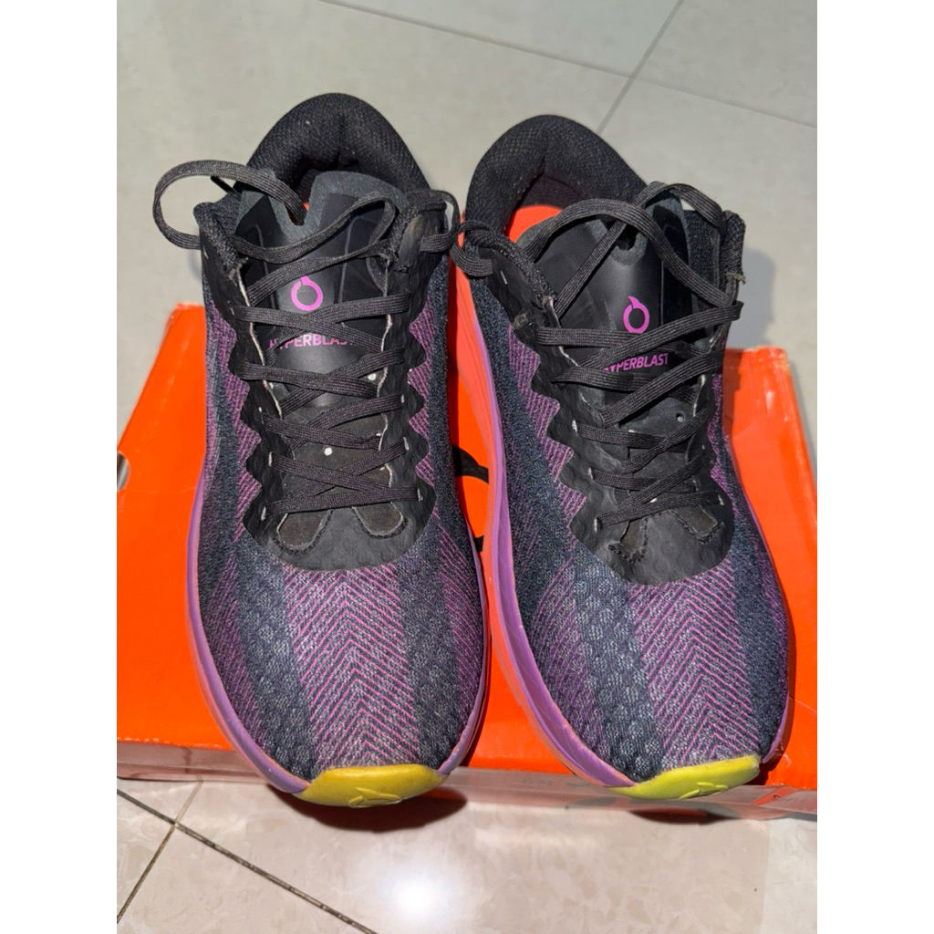 preloved sepatu running hyperblast 1.3