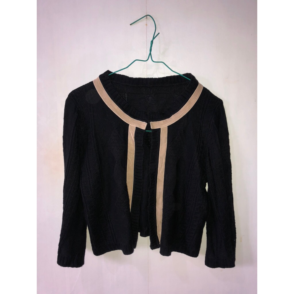 Outer rajut (hitam) & Kaos rajut (biru dongker)