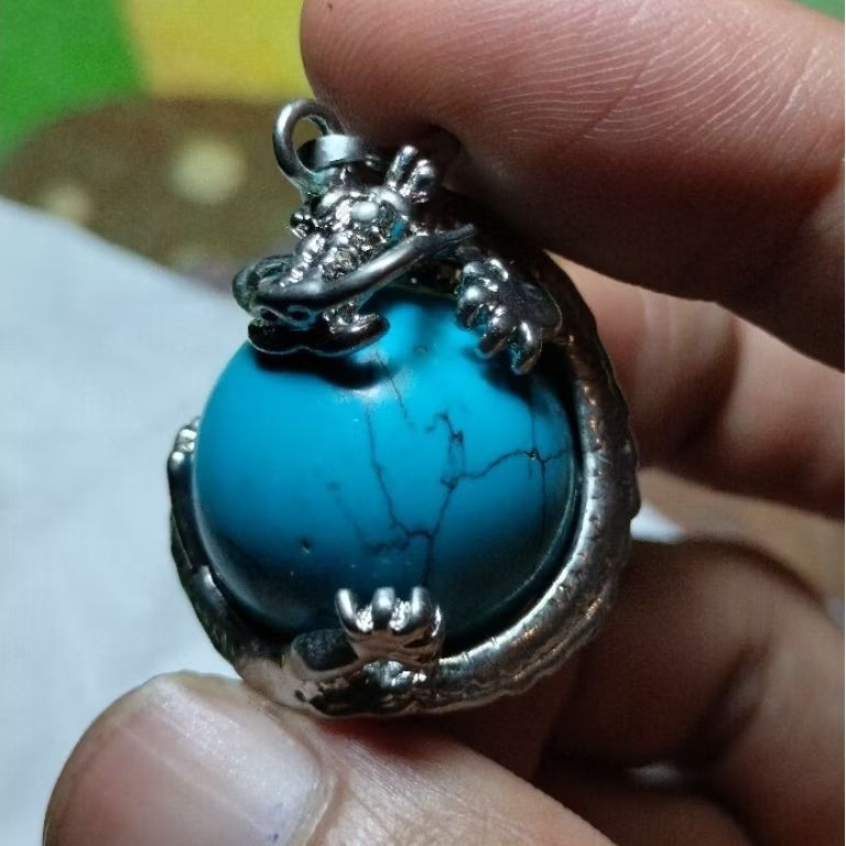 Liontin batu pirus biru bentuk bulat