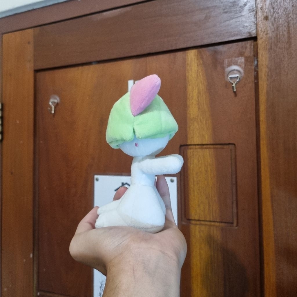 Boneka Pokemon Ralts Banpresto