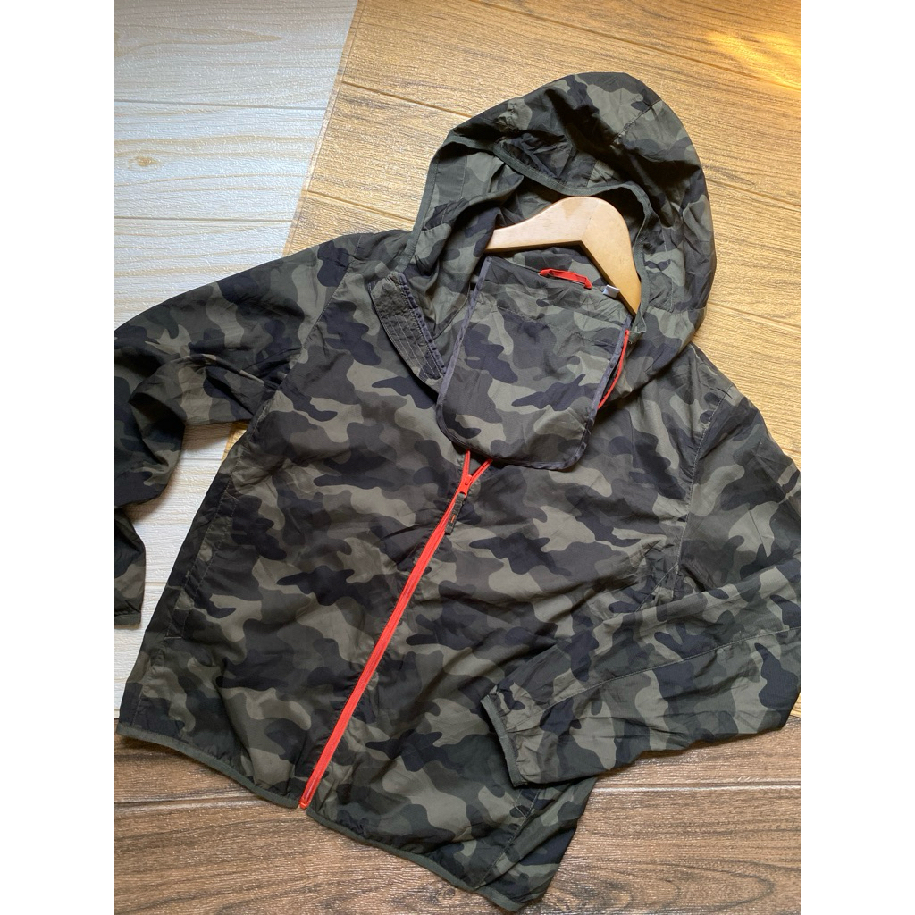 jeket parasut Pocketable anak remaja UNIQLO KIDS Lightweight camo motif army size 150 9T 10T 11T