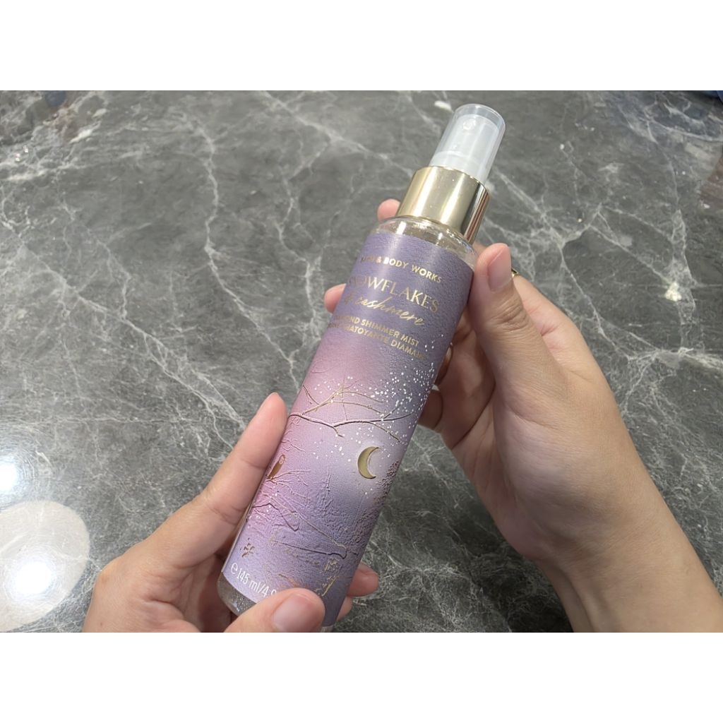 Bath and Body Works Snowflakes and Cashmere Diamond Shimmer Mist 145ml (Preloved Pemakaian Pribadi)