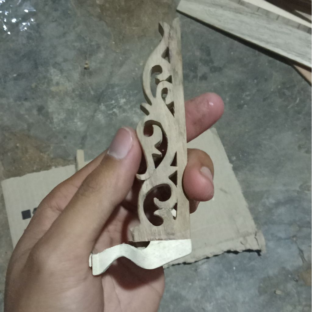 Kaki Sangkar Cungkok Ukiran Kayu Jati – Tatakan Sangkar Ukir Klasik