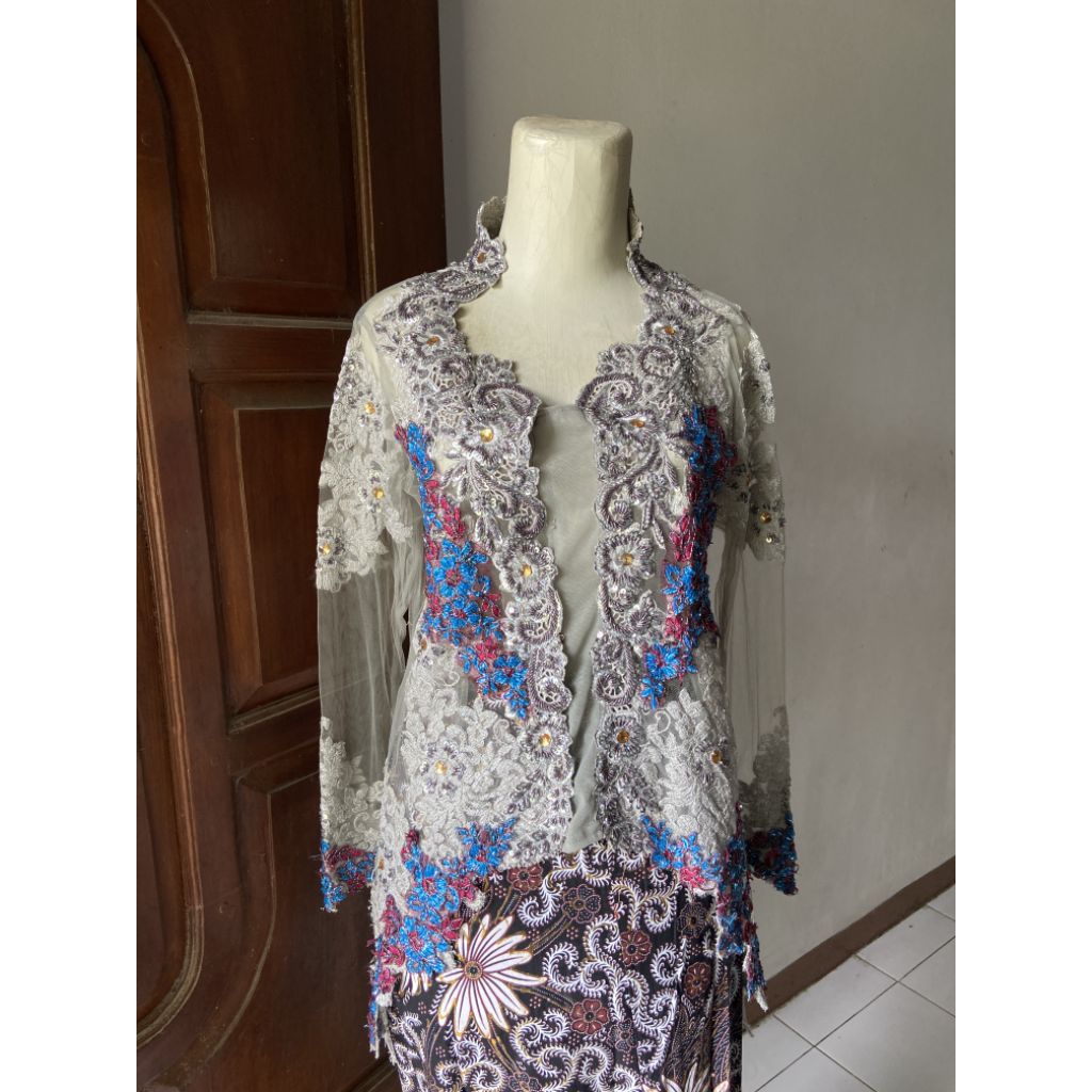 Atasan kebaya abu silver biru/ kebaya lamaran tunangan/ kebaya wisuda