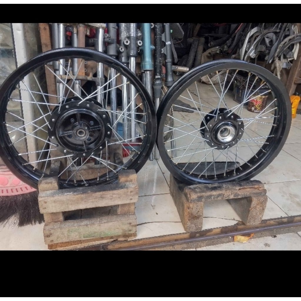 vleg jari" ring 17 tapak lebar Yamaha RX king