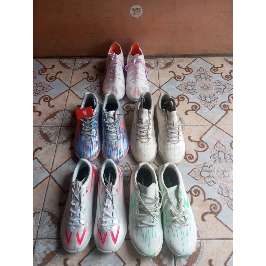 SEPATU FUTSAL DAN BOLA BEKAS BERKUALITAS ORIGINAL 100%