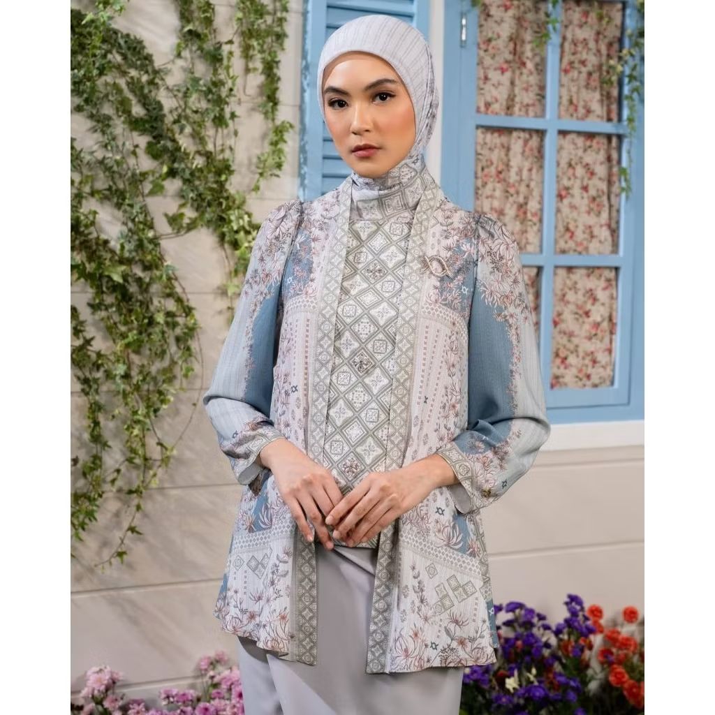 Wearing Klamby Blouse Kartavira Rinaya S