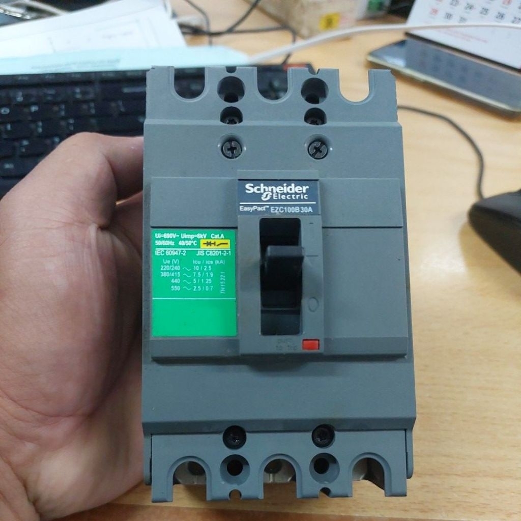 MCCB/NFB 30 A 3P Schneider