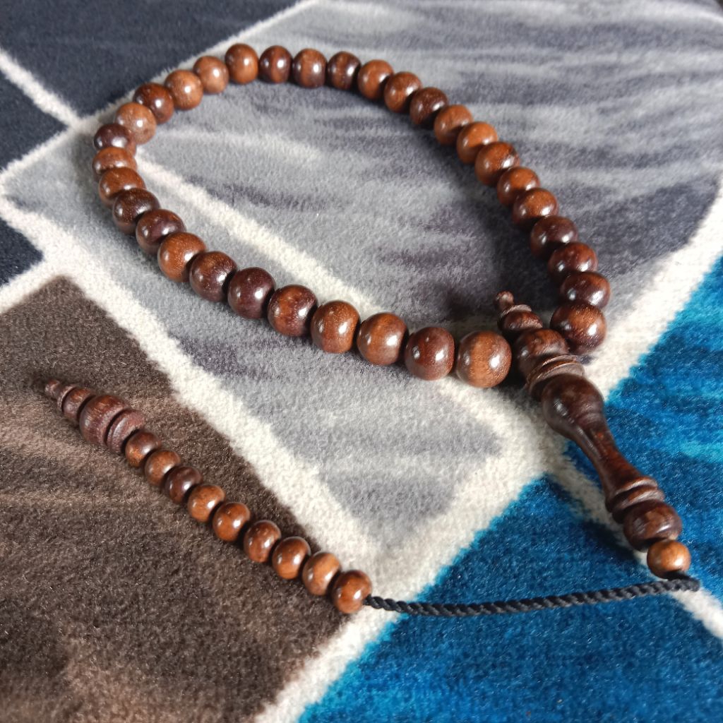 Tasbih 33 butir kayu gaharu asli tasbih gaharu
