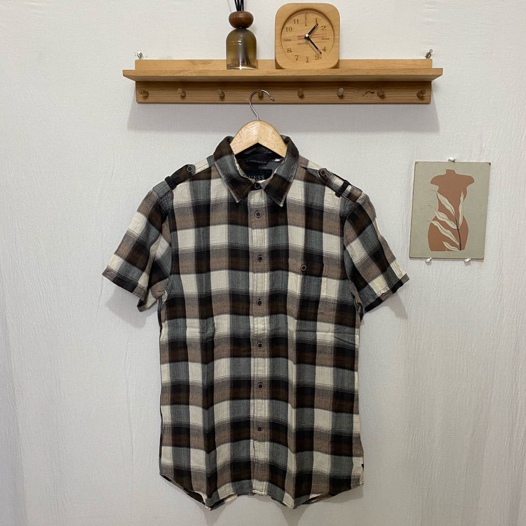 kemeja pendek pria Guess original size M kondisi bagus