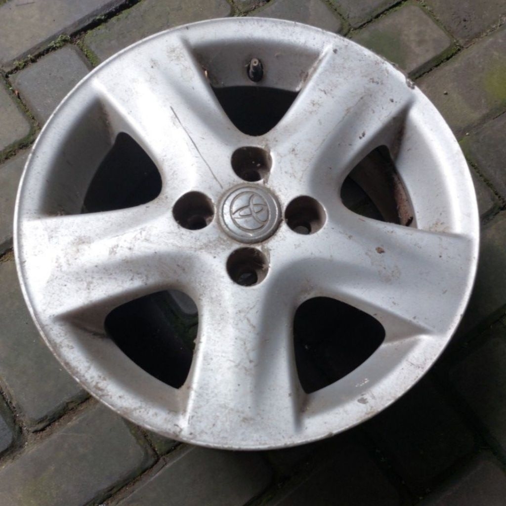 Velg Second OEM Toyota Enkei Ring 15 Silver ET 45 Bekas Copotan