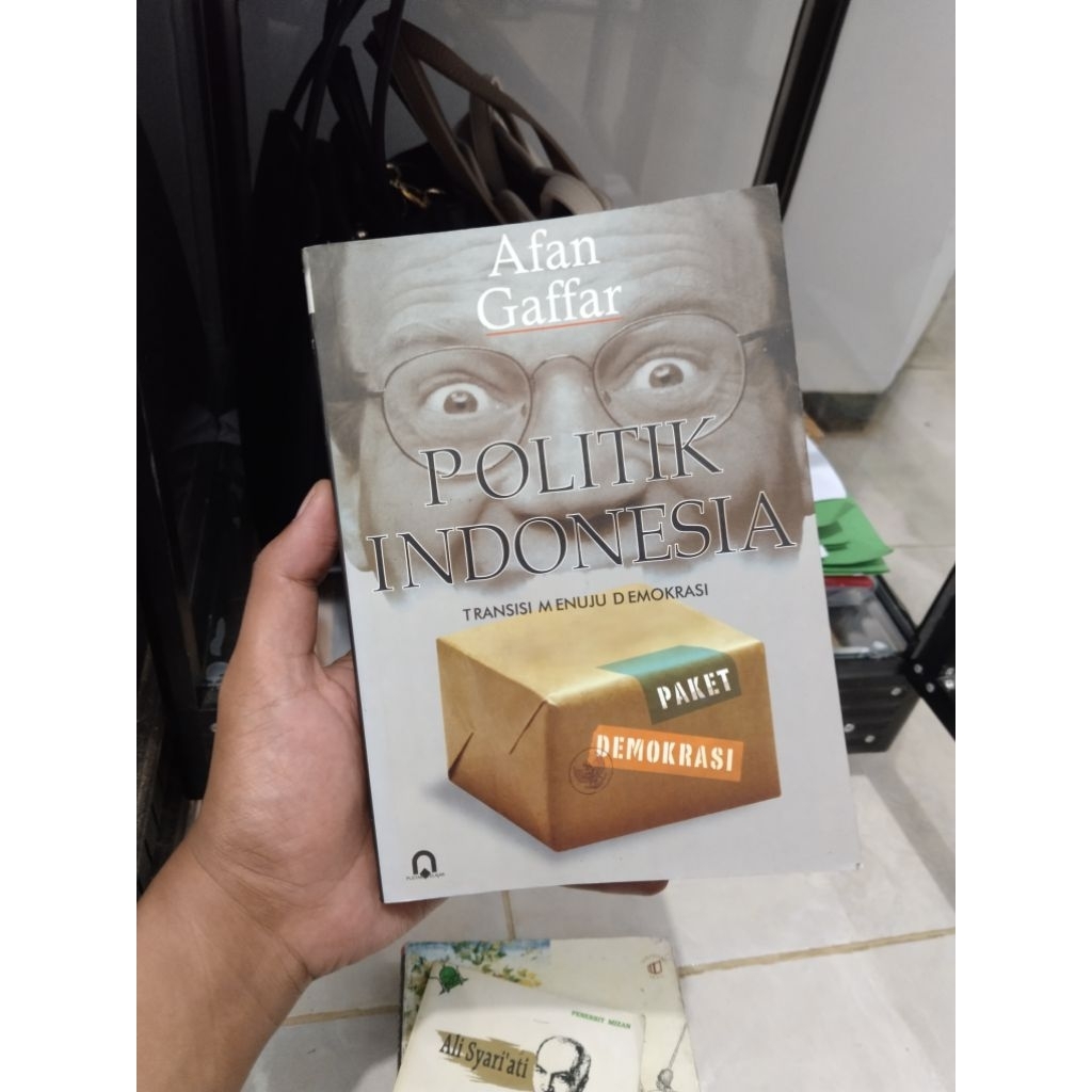 Afan Gaffar - Politik Indonesia Transisi Menuju Demokrasi