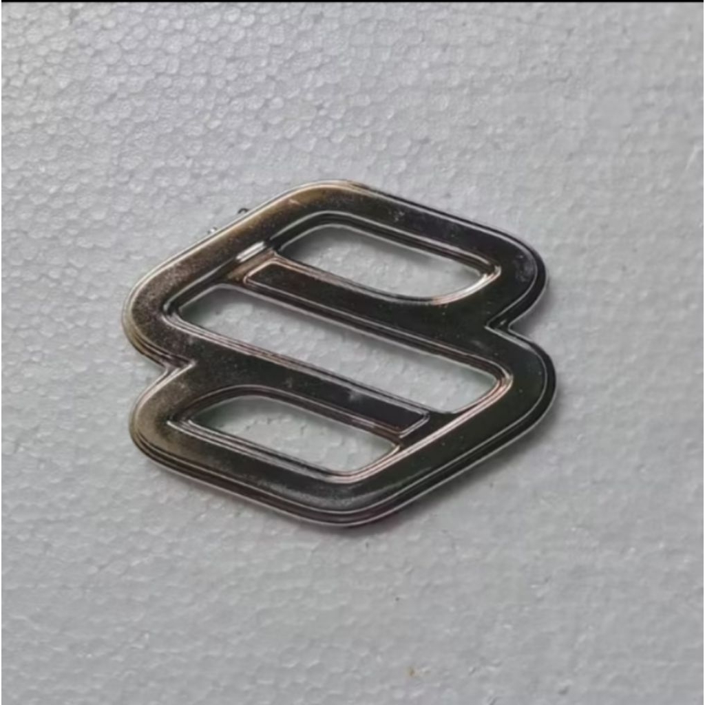Emblem logo S Suzuki Baleno Futura (Belakang)