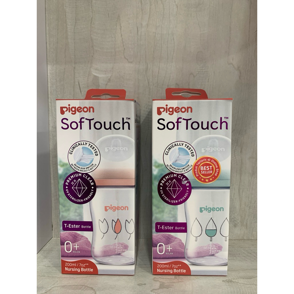 Pigeon SofTouch T-Ester Bottle dengan ukuran 200ml.