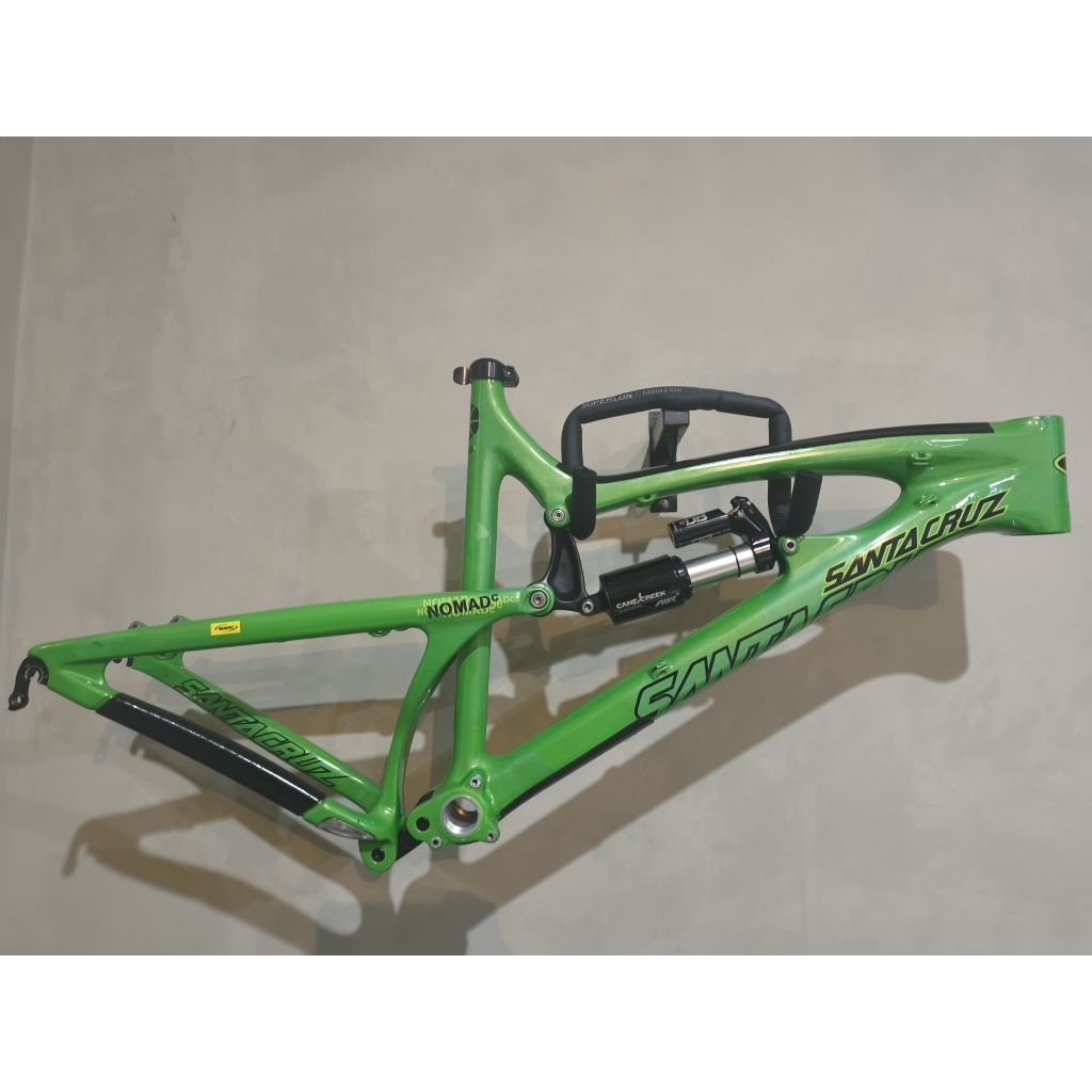 Frameset sepeda MTB SANTA CRUZ NOMAD Carbon 26' size M rearshock CaneCreek CCDB ,Kondisi siap pakai