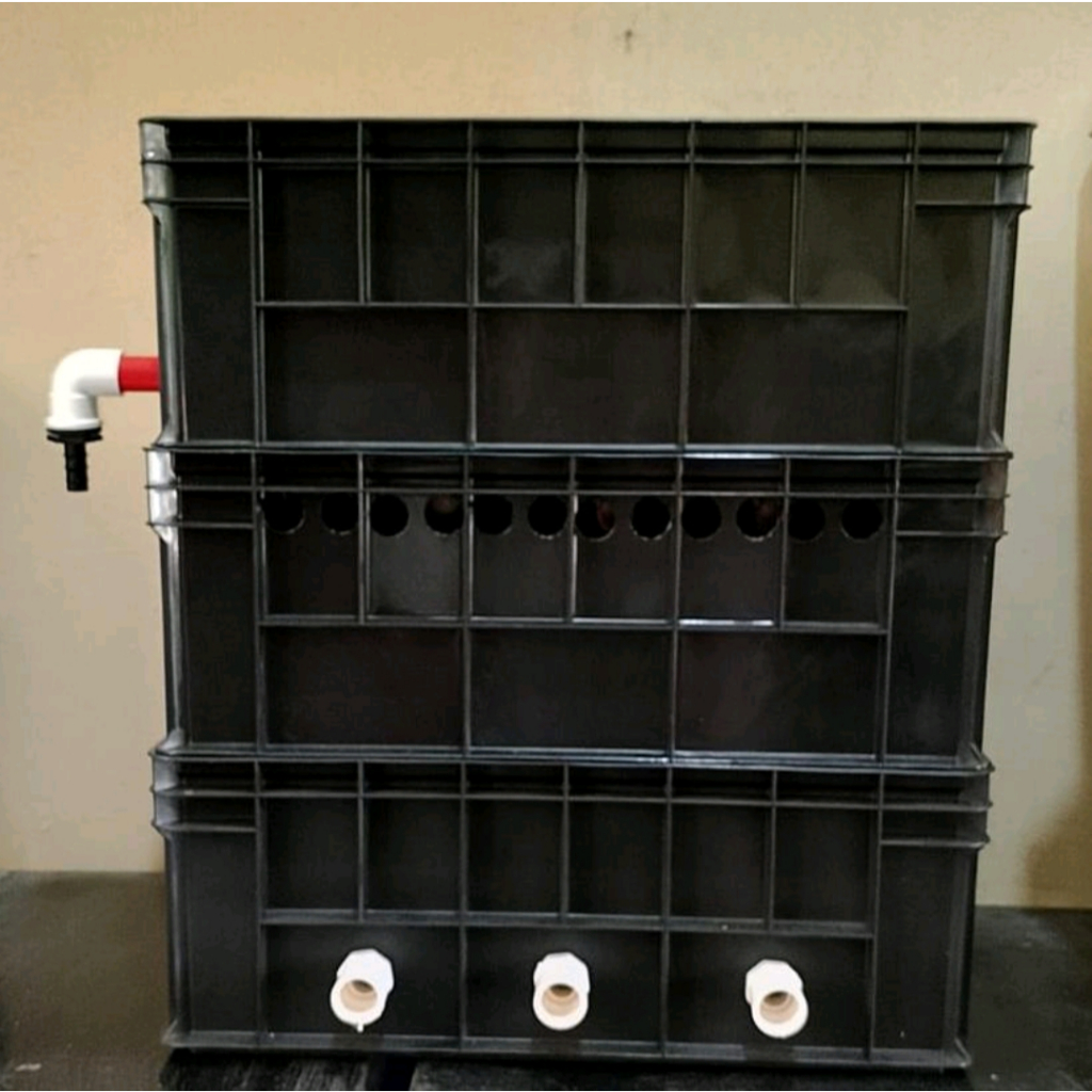 TRICKLE box filter hitam 3 susun dengan pipa merah