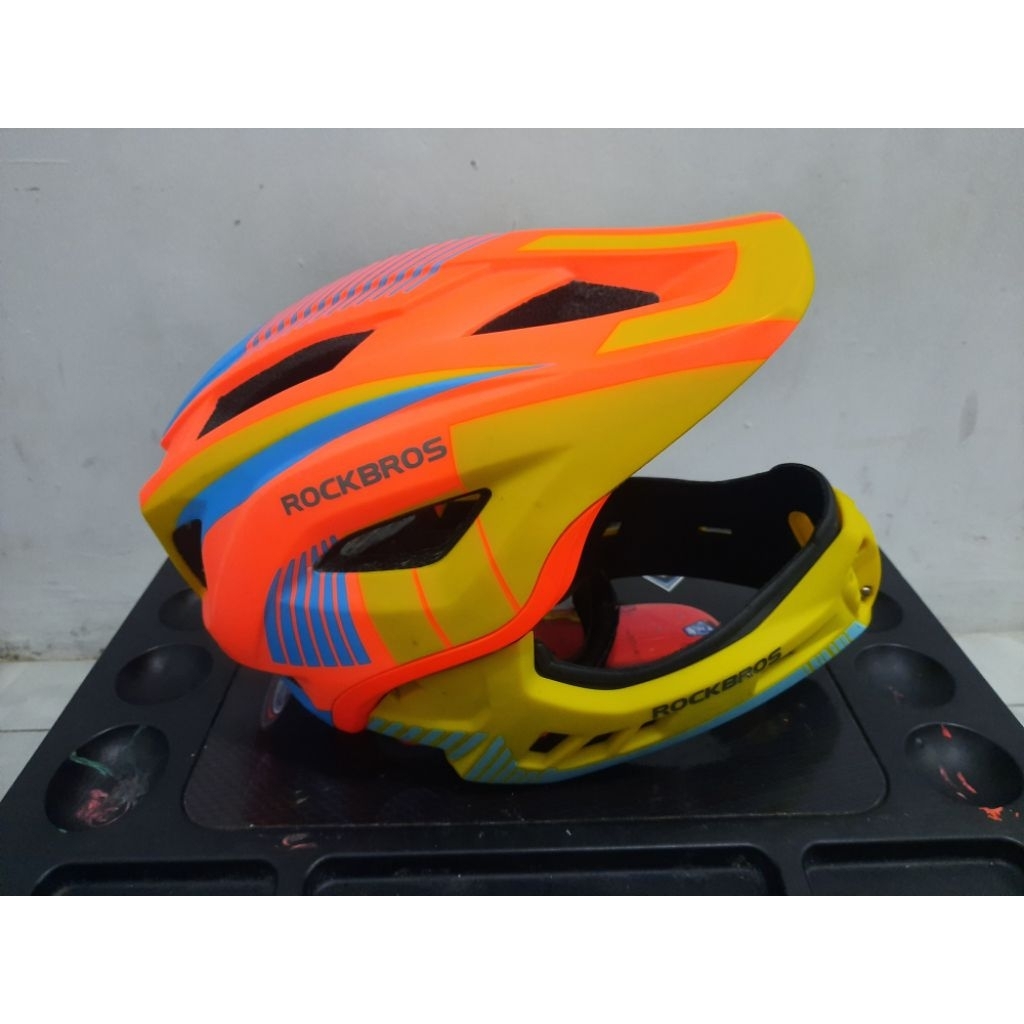 Helm Pushbike Helm Sepeda Anak ROCKBROS ORIGINAL [Preloved, Second very like NEW]