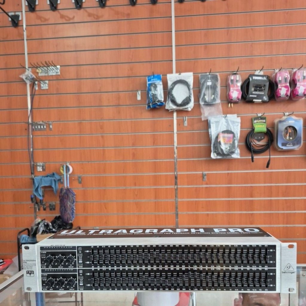 EQUALIZER BEHRINGER FBQ 3102 HD