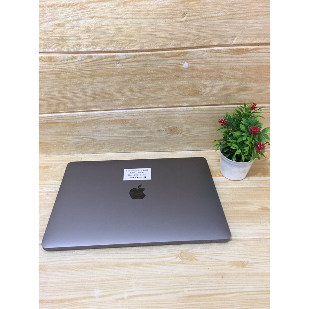 MacBook Pro 2019 13” 8/256 core i5