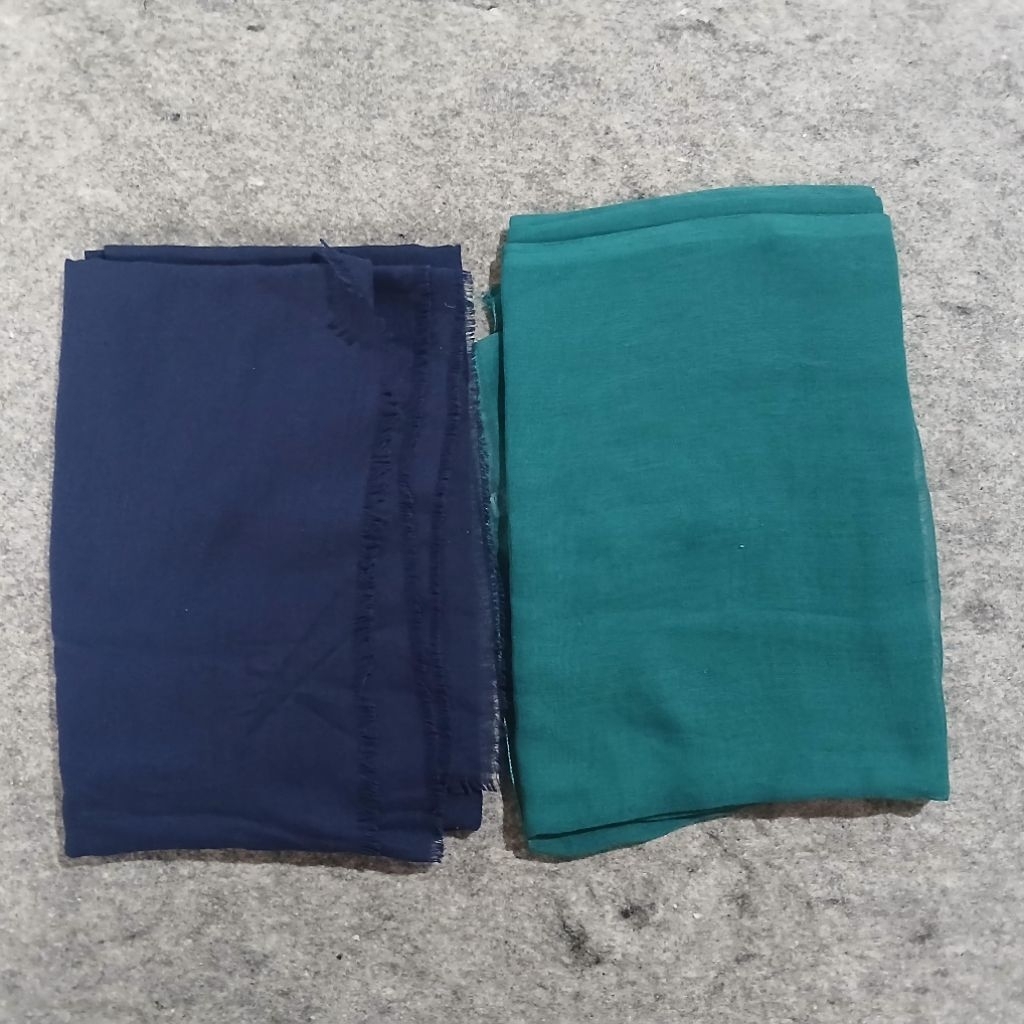 PRELOVED Hijab Segi Empat Biru Dongker Dan Forest Green