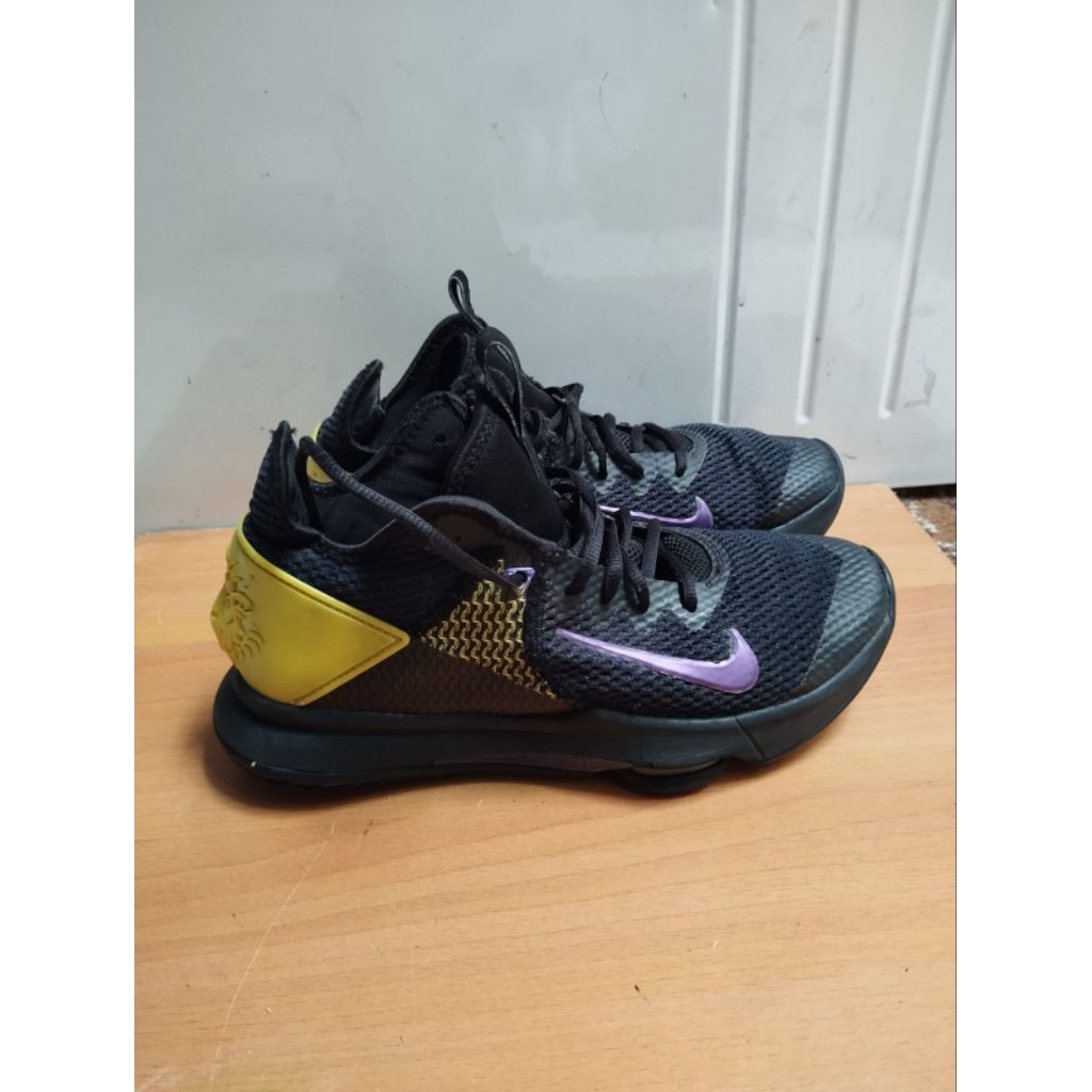 SEPATU BASKET SNEAKERS NIKE LEBRON WITNESS 4 SIZE 42 BEKAS PRELOVED
