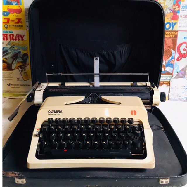 Mesin Ketik OLYMPIA - Regina De Luxe - Dekorasi Vintage - Mesin ketik jadul