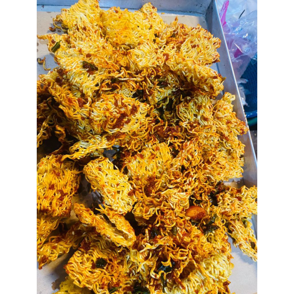 Mi kriuk pedas jajan lebaran pedas murah enak