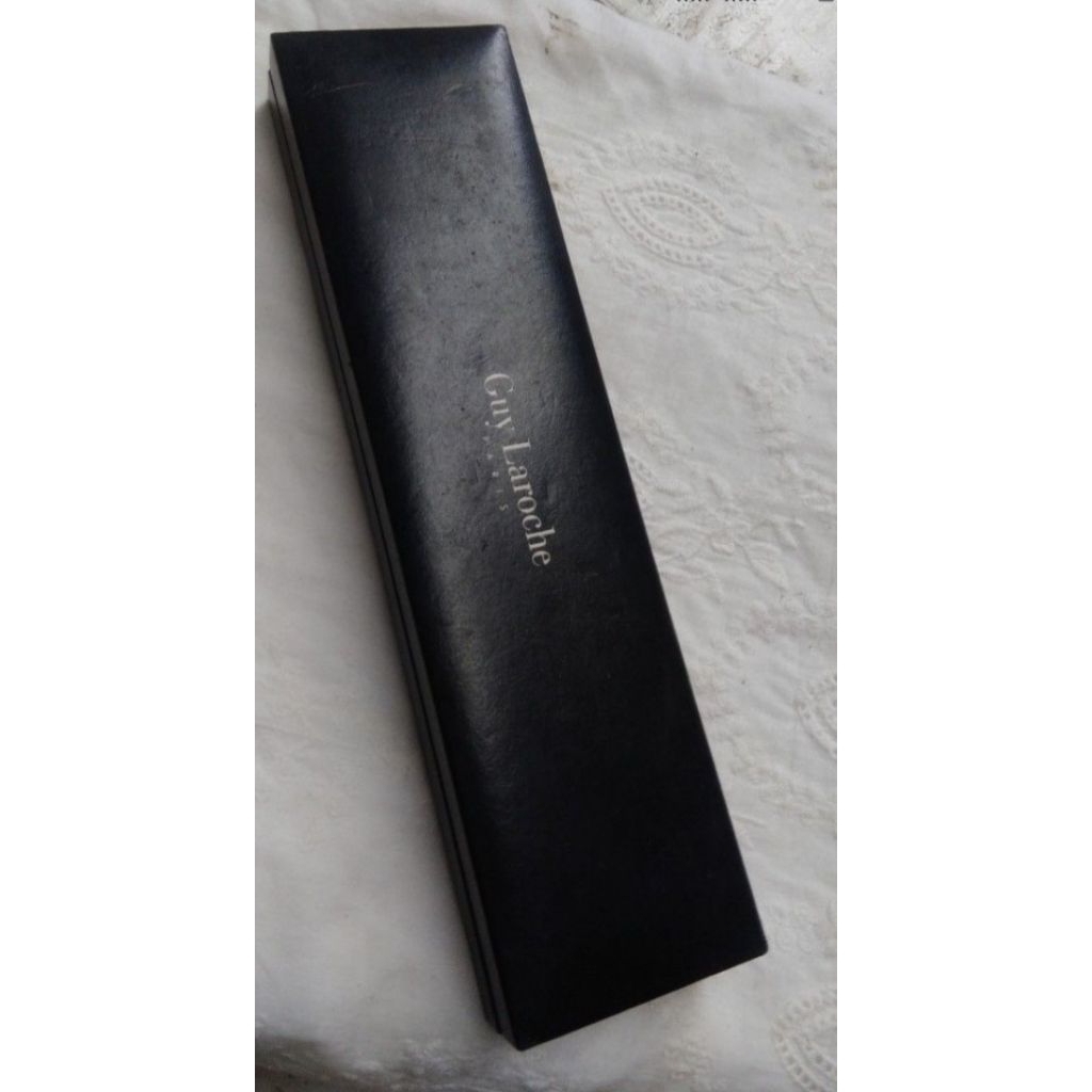 Box jam tangan Guy Laroche original second