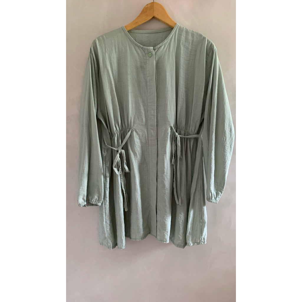 kemeja warna mint