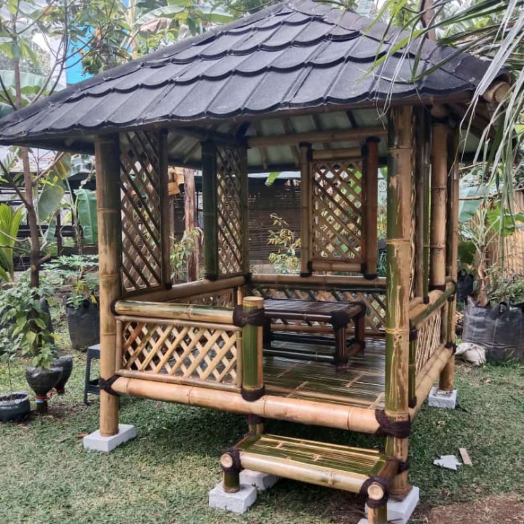 saung bambu, gazebo bambu, gazebo taman 2x2 m