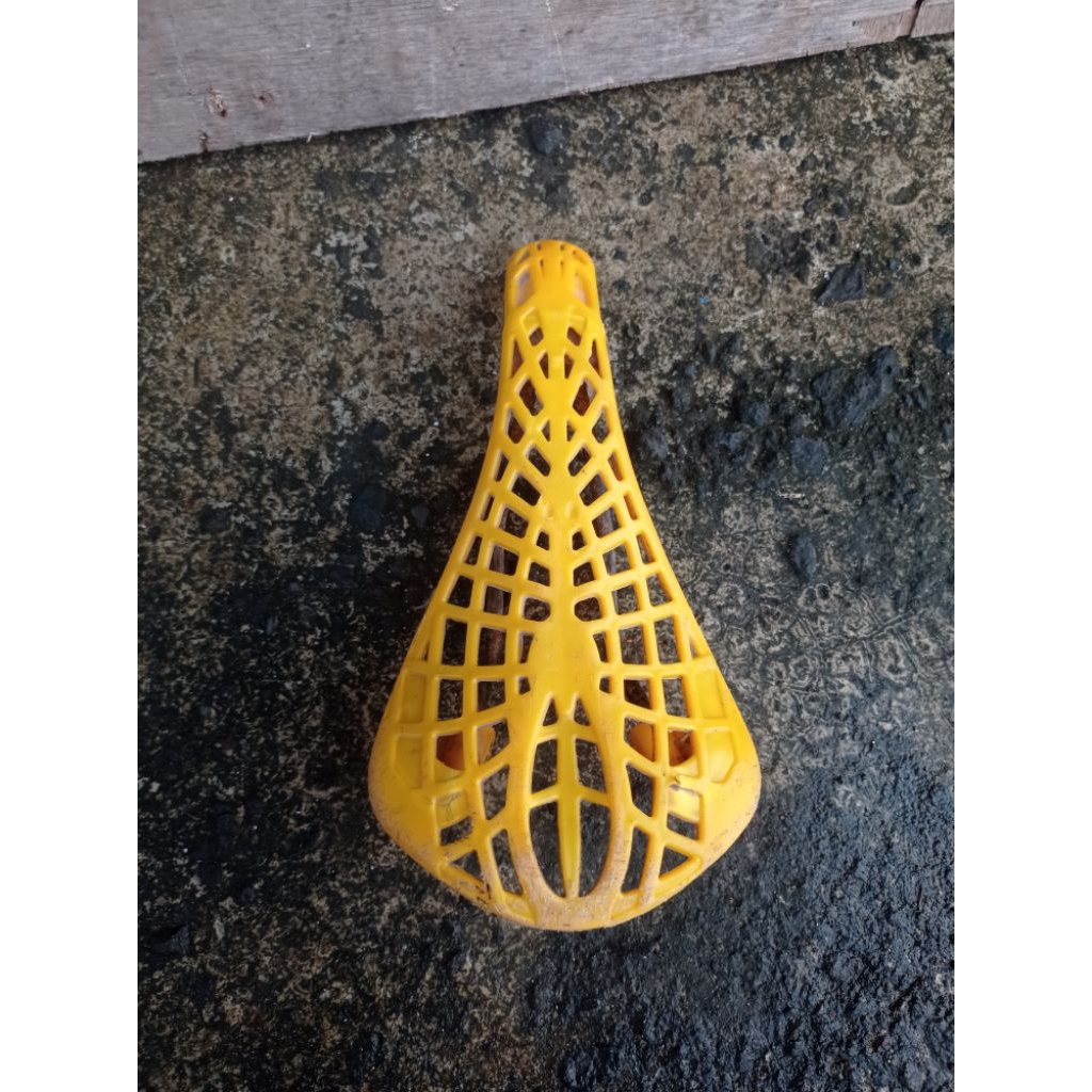 Sadel sepeda BMX replika Tioga D-Spyder S-Spec second