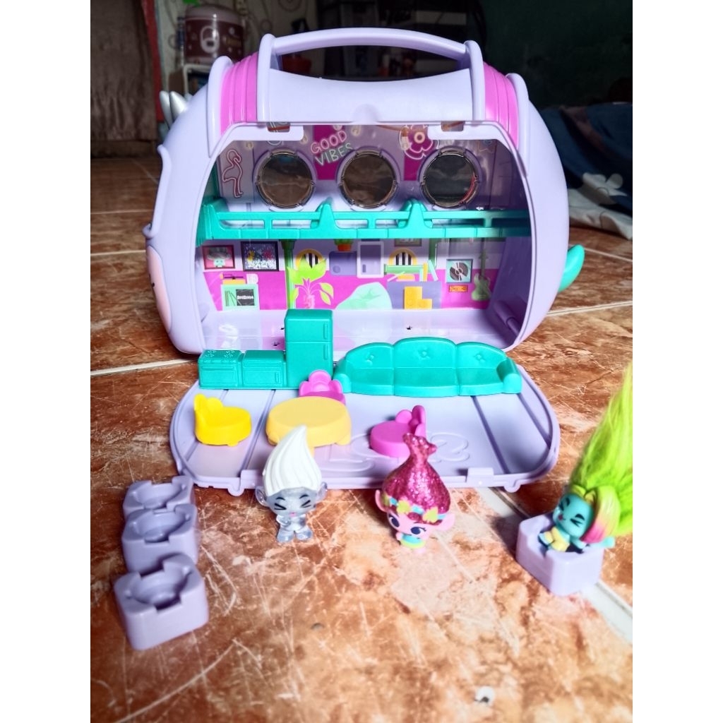 mainan trolls together mineez