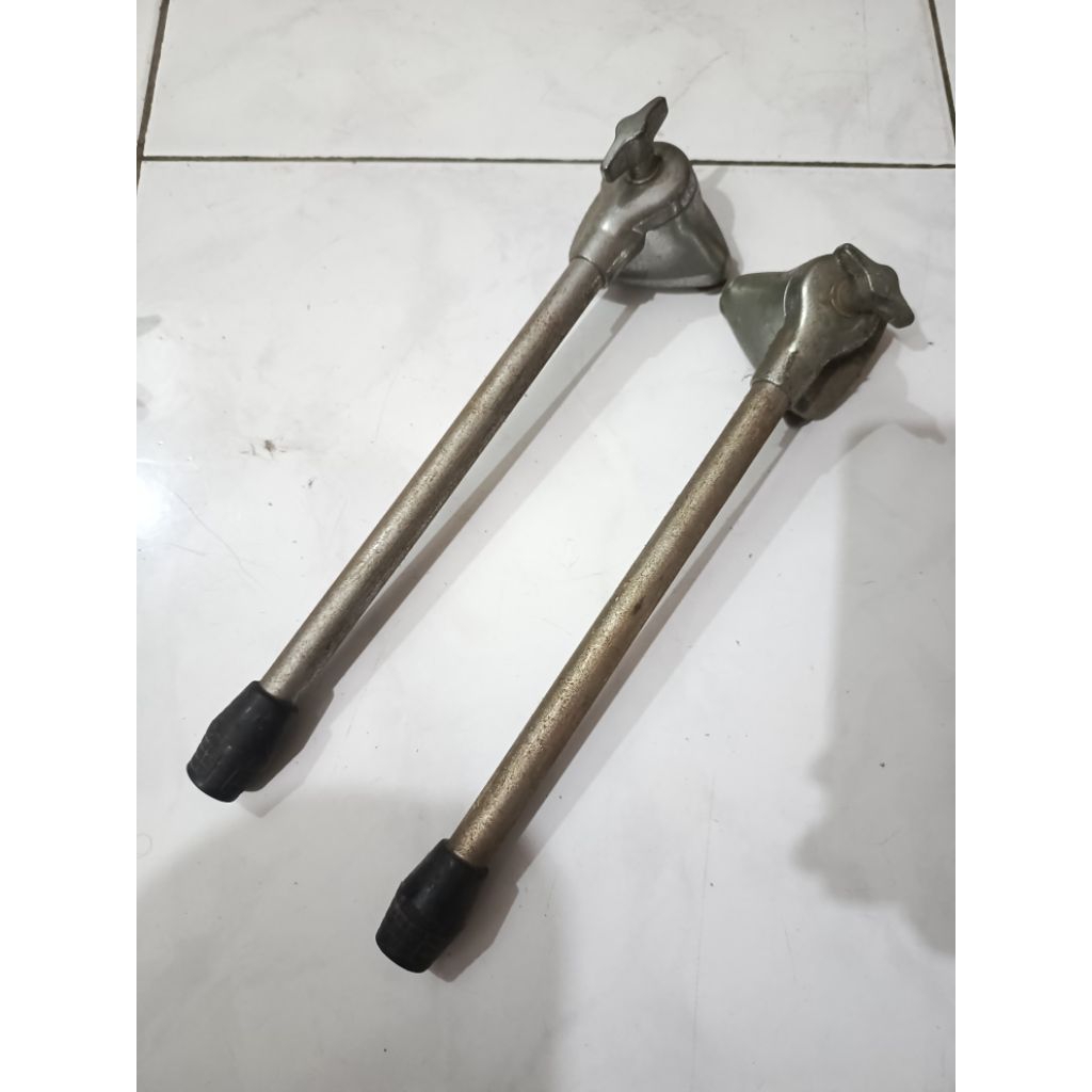 kaki bass drum rolling