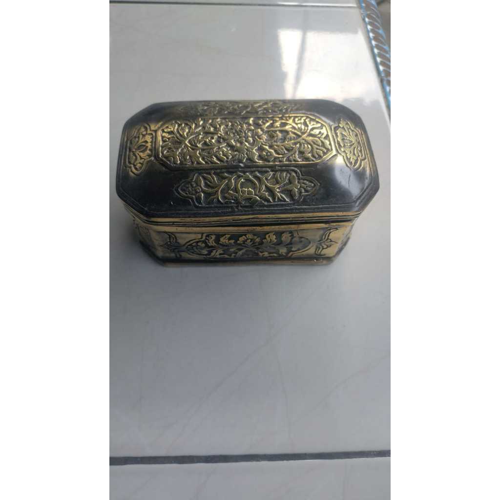 Box Kotak Peti Pusaka Ukir Kuningan Hitam Antik Jadul Unik Langka