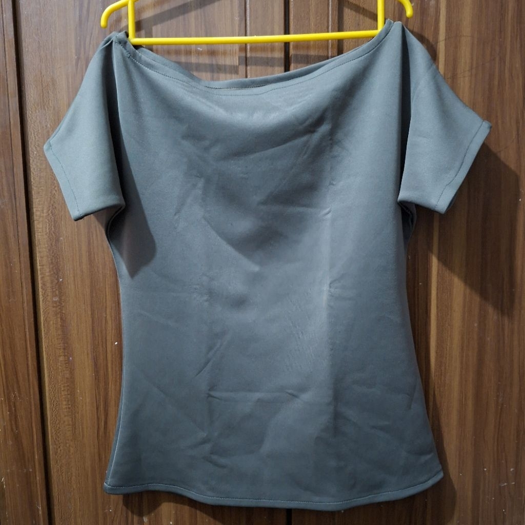 Preloved Kaos Abu Sabrina
