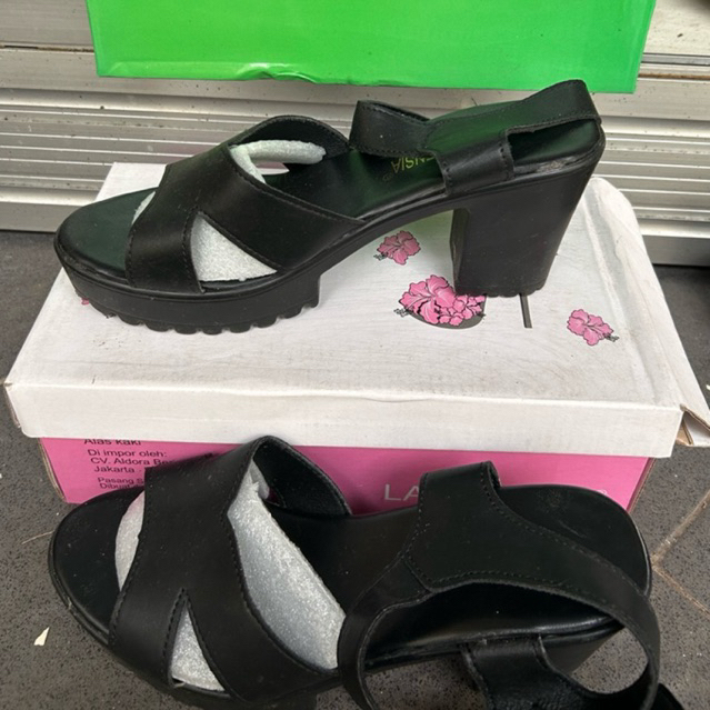 Preloved Wedges Sandal Lawrensia – Size 37