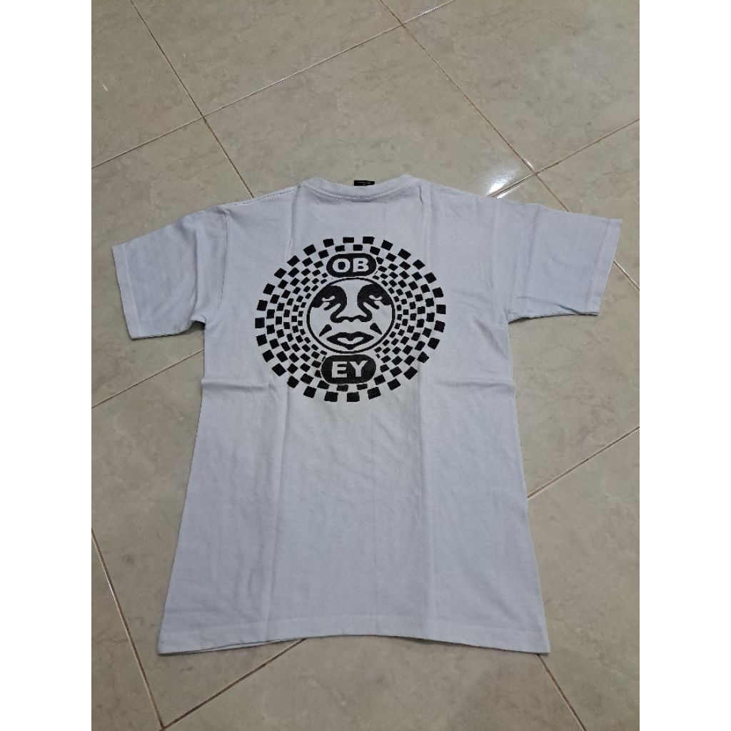 kaos obey Preloved