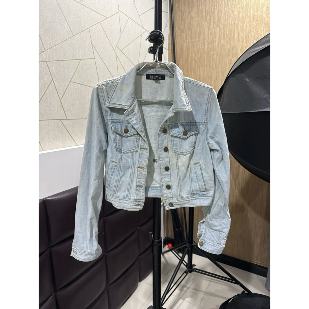 Preloved Jaket Light Denim Croptop Forever 21