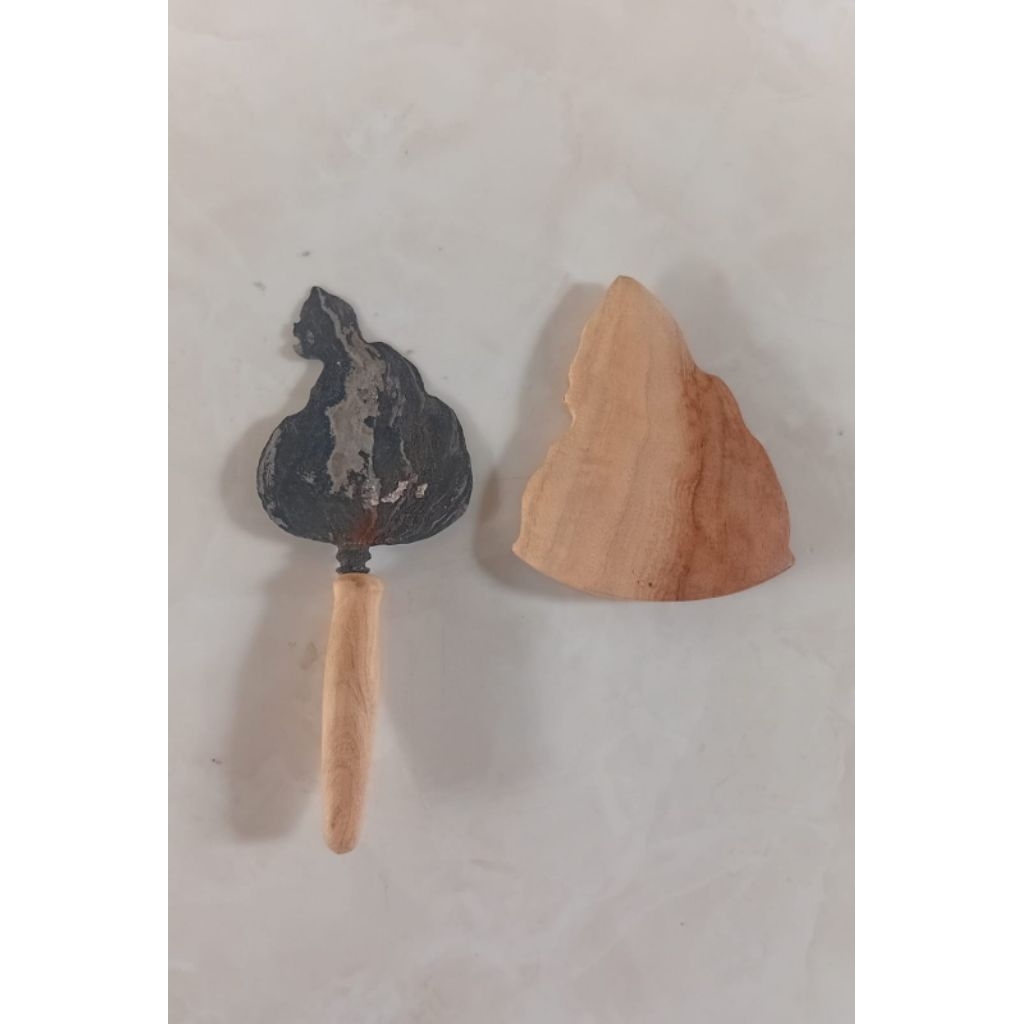 Keris Semar Besi Lawas Kecil Kayu Timo