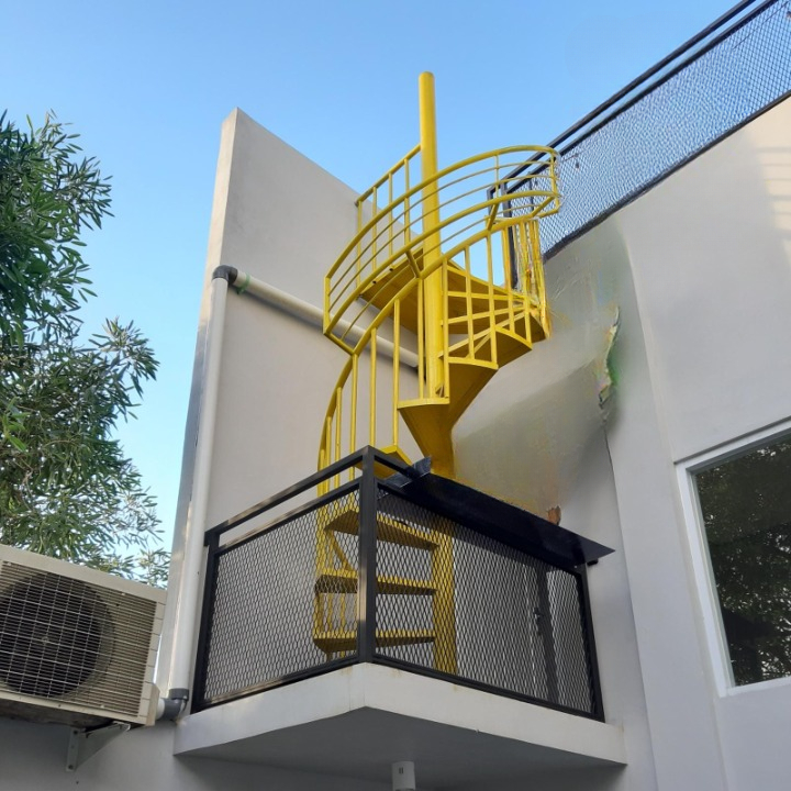 Tangga Putar/Tangga Spiral Besi dengan Trap Plat Bordes/Eser Solusi Tangga di ruang terbatas