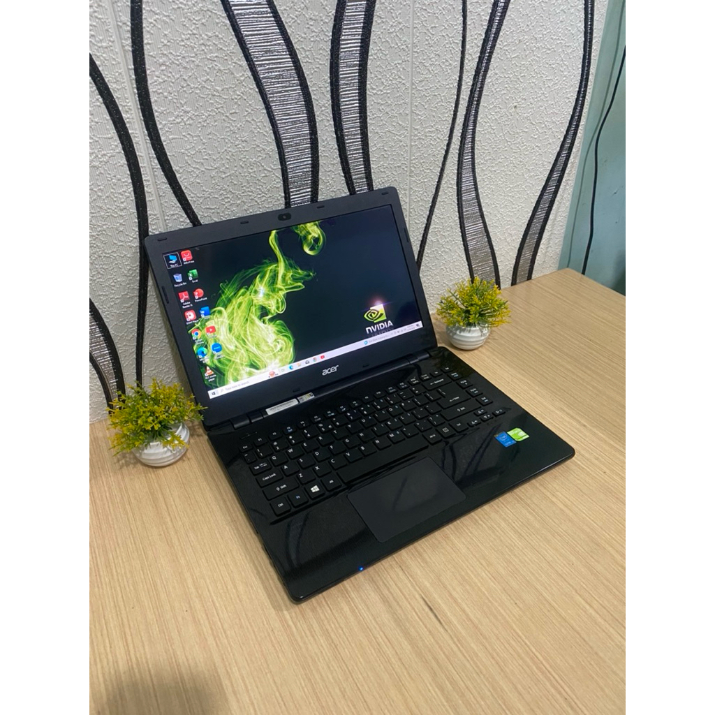 Acer core i3 double vga nvidia kondisi fungsi normal siap pakai   Type Acer E5-471G
