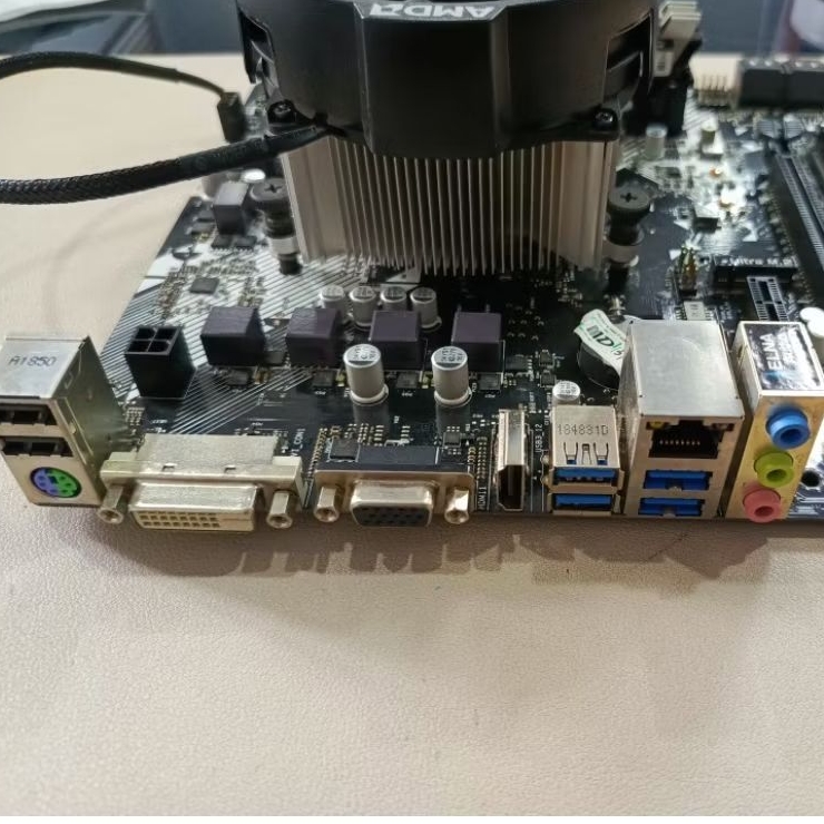 Paket Ryzen 3 2200G ram 8gb Asrock 320m